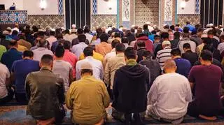 Muzułmanie czczą ramadanem objawienie Koranu prorokowi Mahometowi