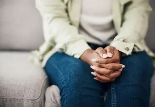 "Myślałam, że nie wyjdę z dzieckiem z domu". Przemoc "bardzo demokratycznym zjawiskiem"