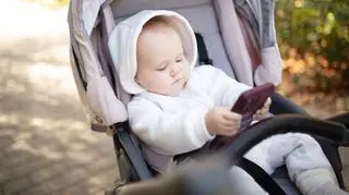 Za dużo ekranów w dzieciństwie trwale zmienia rozwój mózgu. Są dowody naukowe