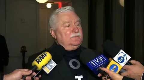 Lech Wałęsa o koszulce z napisem Konstytucja