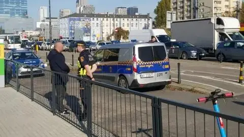 Jechał hulajnogą i przewrócił się. Na widok strażników zaczął uciekać