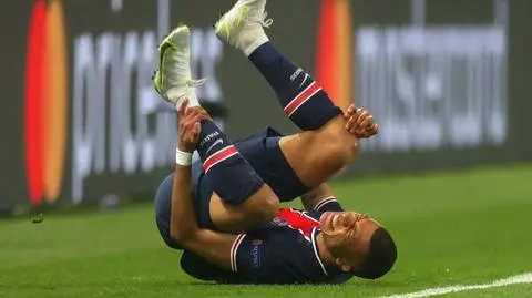 Uraz wykluczy Mbappe z rewanżu w Lidze Mistrzów? "Dyskomfort w prawej łydce"