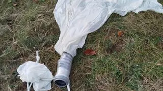 W miejscowości Kopki znaleziono balon i paczkę