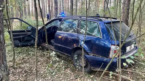 Miał zakaz prowadzenia pojazdów. Policjanci musieli użyć broni i oddać strzały