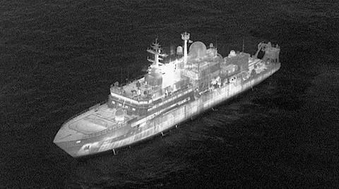 Rosyjski okręt szpiegowski Jantar na misji na północ od Szkocji