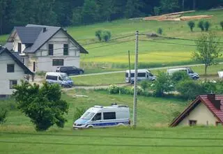 Zastrzelił dwie osoby i uciekł. Co wiemy o zdarzeniu i ściganym 57-latku