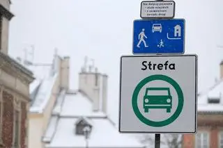 Znak informujący o wjeździe do Strefy Czystego Transportu w Krakowie
