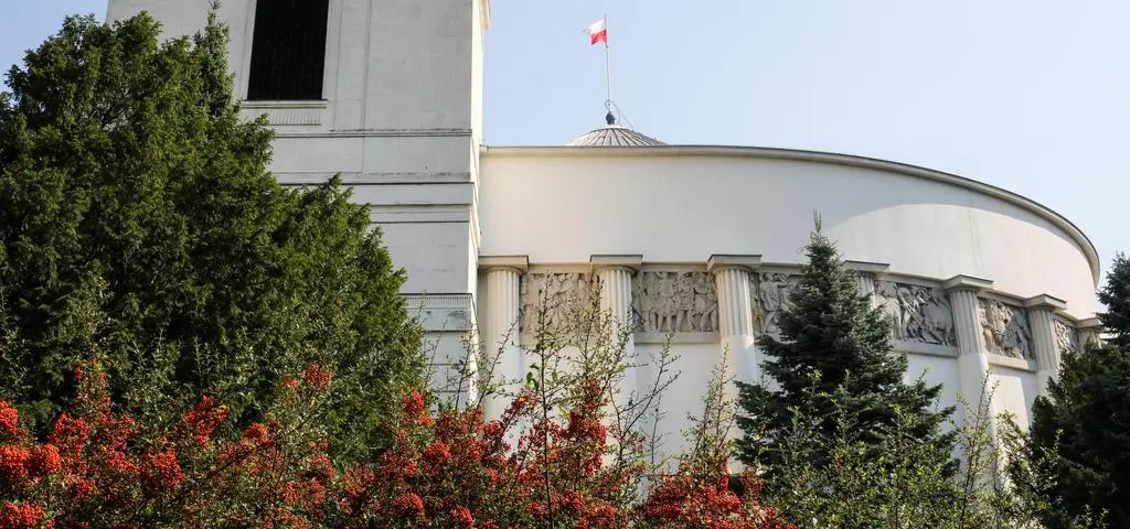 Przed ślubowaniem sędziów TK. Komentarze polityków i ekspertów