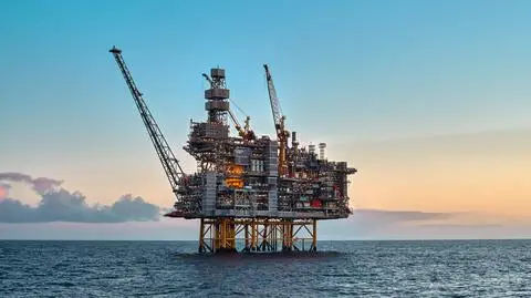 platforma ocean rafineria shutterstock_2490745733