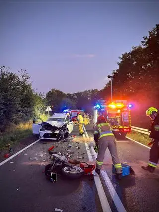 18-letni motocyklista wjechał w samochód osobowy