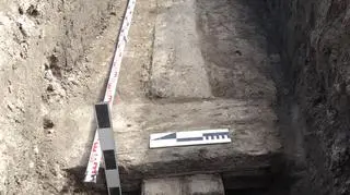 Zdaniem archeologów, drewniane elementy znalezione pod płytą rynku to mogą być pozostałości po dawnym pręgieżu lub szubienicy. 