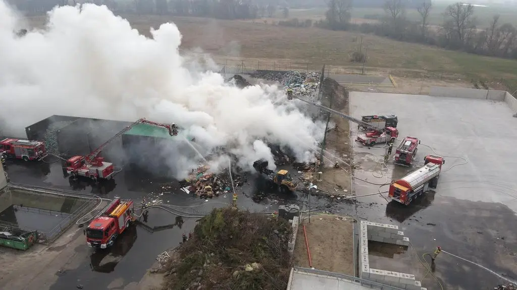 Pożar odpadów w Mokrawicy