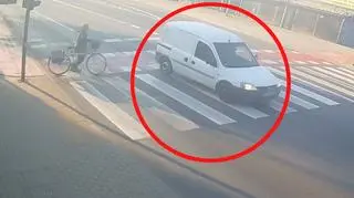 Policjanci chcą wiedzieć, kto kierował autem. Na zdjęciu widać opisywaną sytuację