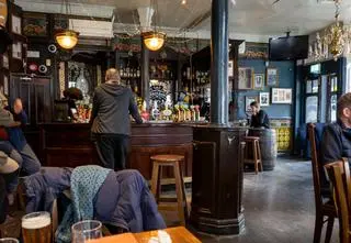 Znikają słynne brytyjskie puby. W ich miejsce mieszkania, biura, a nawet żłobki