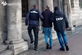 Policjanci zatrzymali ośmiu podejrzanych o udział w zorganizowanej grupie przestępczej