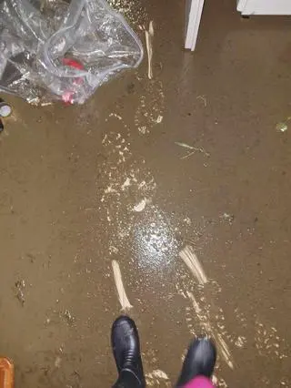 Podłoga w pensjonacie w Lądku-Zdroju po przejściu fali powodziowej