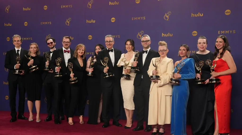 "Last Week Tonight With John Oliver" (najlepszy program satyryczny, program kabaretowy ze scenariuszem)