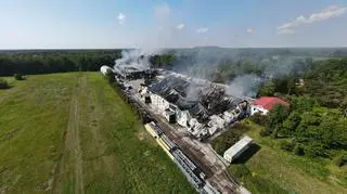 160 strażaków w walce z pożarem pod Warszawą