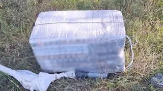 Kontrabanda, która była przyczepiona do balonu (zdjęcie z wcześniejszej interwencji Straży Granicznej).