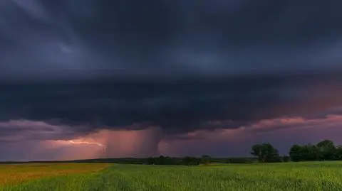 Burza z silnym deszczem 