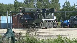 Wojsko zabezpieczyła broń przechowywaną w hangarze. 