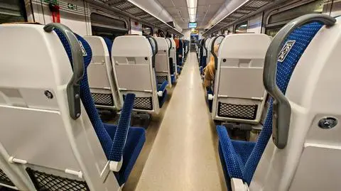 pociag pkp intercity - Fotokon shutterstock_2574259707