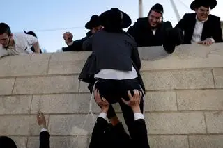 Protest ultraortodoksyjnych Żydów przeciwko poborowi do wojska w Jerozolimie