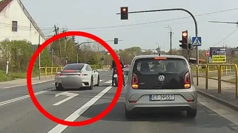 Niebezpieczny manewr kierowcy porsche. Myślał, że ujdzie mu na sucho