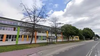 Drzewa rosnące przy SP1 w Zgierzu uschły (zdjęcie 2024 rok)