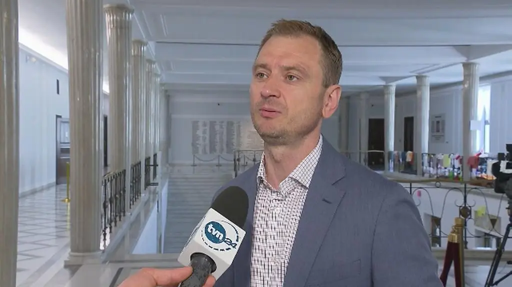 PiS przygotował projekt który nałoży jeszcze dodatkowy kaganiec na posłów