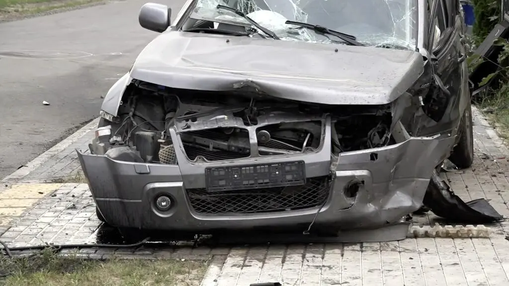 Kierowca Suzuki nie ustąpił pierwszeństwa jadącemu na sygnałach radiowozowi 