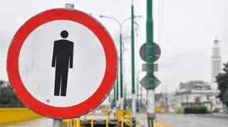 Takie znaki postawiono przy Kaponierze