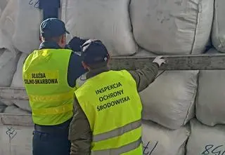 Miała być odzież ze Skandynawii. Zamiast tego było 20 ton odpadów