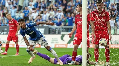 Zwycięstwa pucharowiczów. Lech skorzystał na błędzie bramkarza