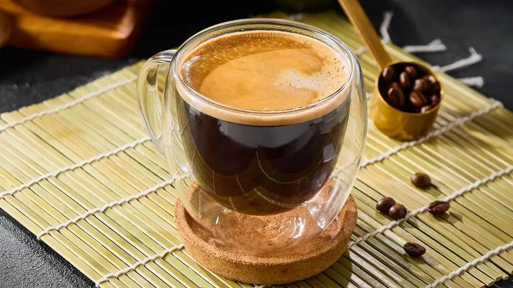 Kawa lub herbata mogą wspierać pamięć i zdrowie mózgu. Oto, ile warto pić