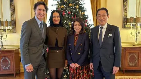 Justin Trudeau, Katy Perry oraz Fumio Kishida z żoną Yuko na spotkaniu 3 grudnia 