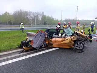 Zderzenie osobówki z ciężarówką na A4