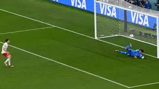 Mexican goalkeeper Guillermo Ochoa saved Robert Lewandowski's shot