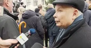 Jarosław Kaczyński przed Sejmem