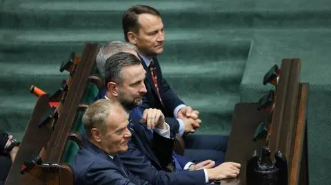Donald Tusk, Władysław Kosiniak-Kamysz, Krzysztof Gawkowski, Radosław Sikorski podczas orędzia Karola Nawrockiego
