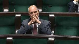 W PiS "ewidentnie do władzy znowu wrócił Macierewicz"