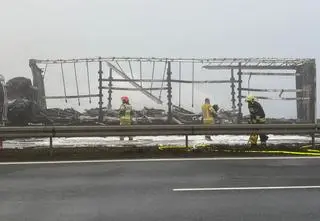 Na A4 spłonęła cysterna przewożąca tłuszcz zwierzęcy. Jedna osoba nie żyje 