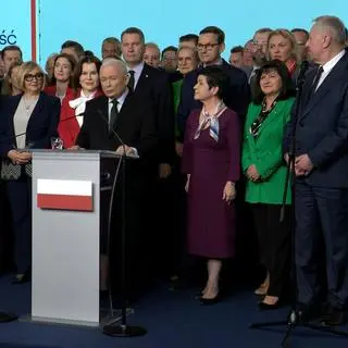 16 1255 konfa pis-0003