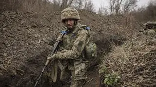 Zdobywają punkty, zabijając rosyjskich żołnierzy. Mogą je wymieniać na broń