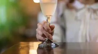 Alkohol i mózg: krótkotrwała przyjemność na kredyt. Co dzieje się po każdym kieliszku?