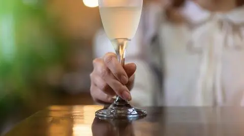 alkohol shutterstock_1996003682