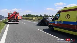 Samochód dachował