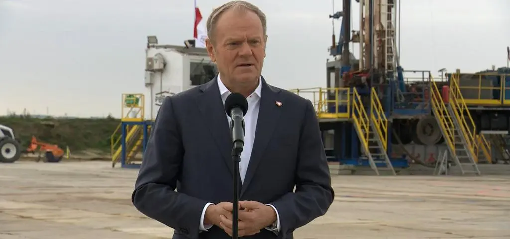 Tusk: kolejny raz będziemy mieć prezydenta, który nie czuje się strażnikiem konstytucji, tylko jej gwałcicielem