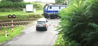 Kierowca wymusił awaryjne hamowanie pociągu w Ostrowie na Podkarpaciu
