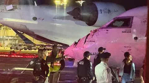 USA. Zderzenie samolotów na lotnisku LaGuardia w Nowym Jorku